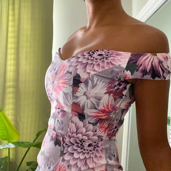 Floral lowcut midi pencil dress - Picture 4 of 8